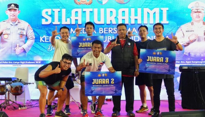 Korlantas Polri Perkuat Sinergi dengan Media Lewat Badminton