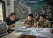 LSM Teropong Pertanyakan Dasar SHM di Pantai Mimbo Situbondo